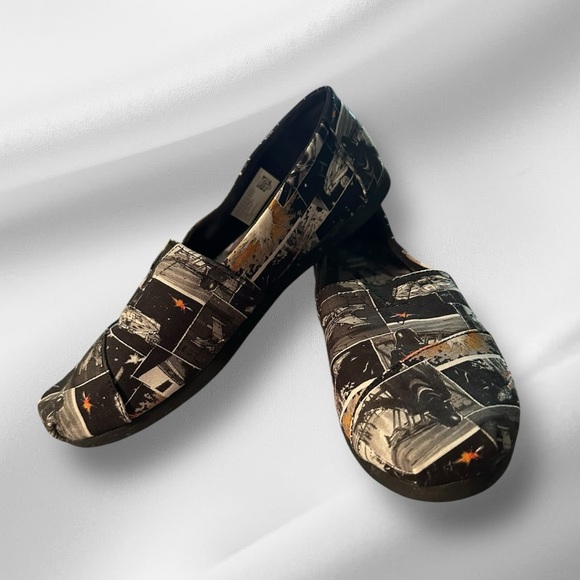 TOMS x LUCASFILM Star Wars Women’s Canvas Slip-On Shoes Darth Vader Size 7.5 - Picture 4 of 6